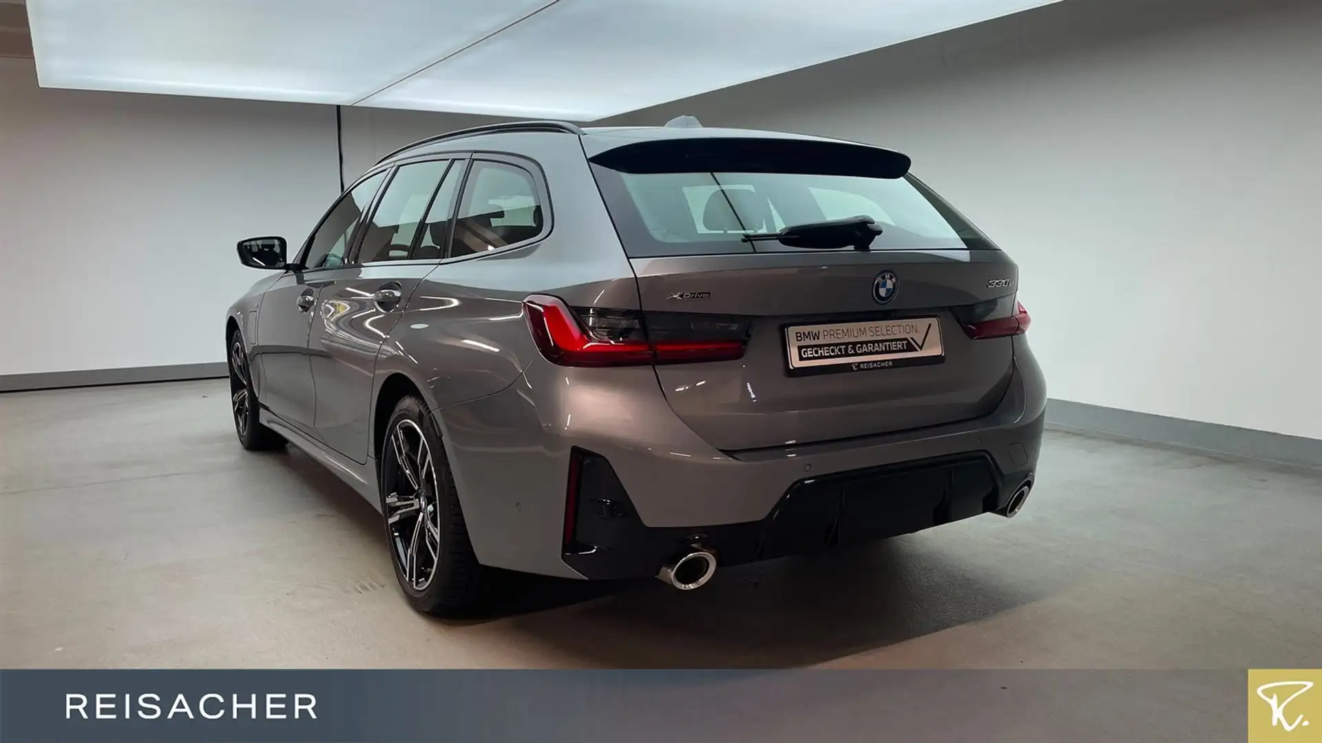 BMW 330 e A xDrive Tou M-Sport,Pano,AHK,LCProf,HUD Grau - 2