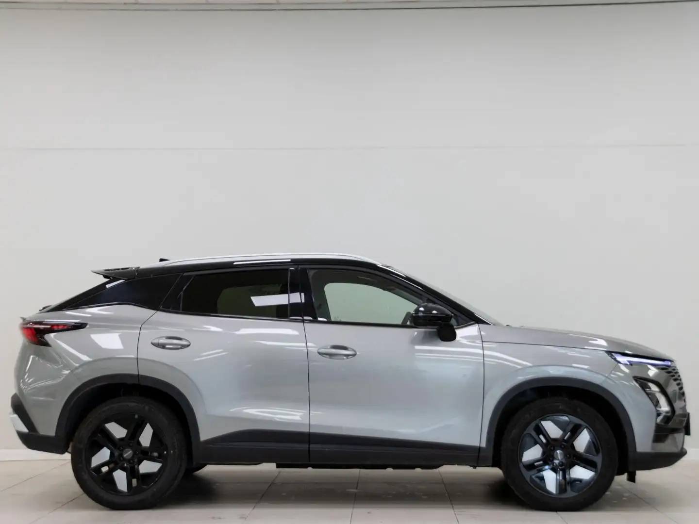 Omoda 5 MY2 - Premium 1.6 TGDI 108kW (14cv) Gris - 2