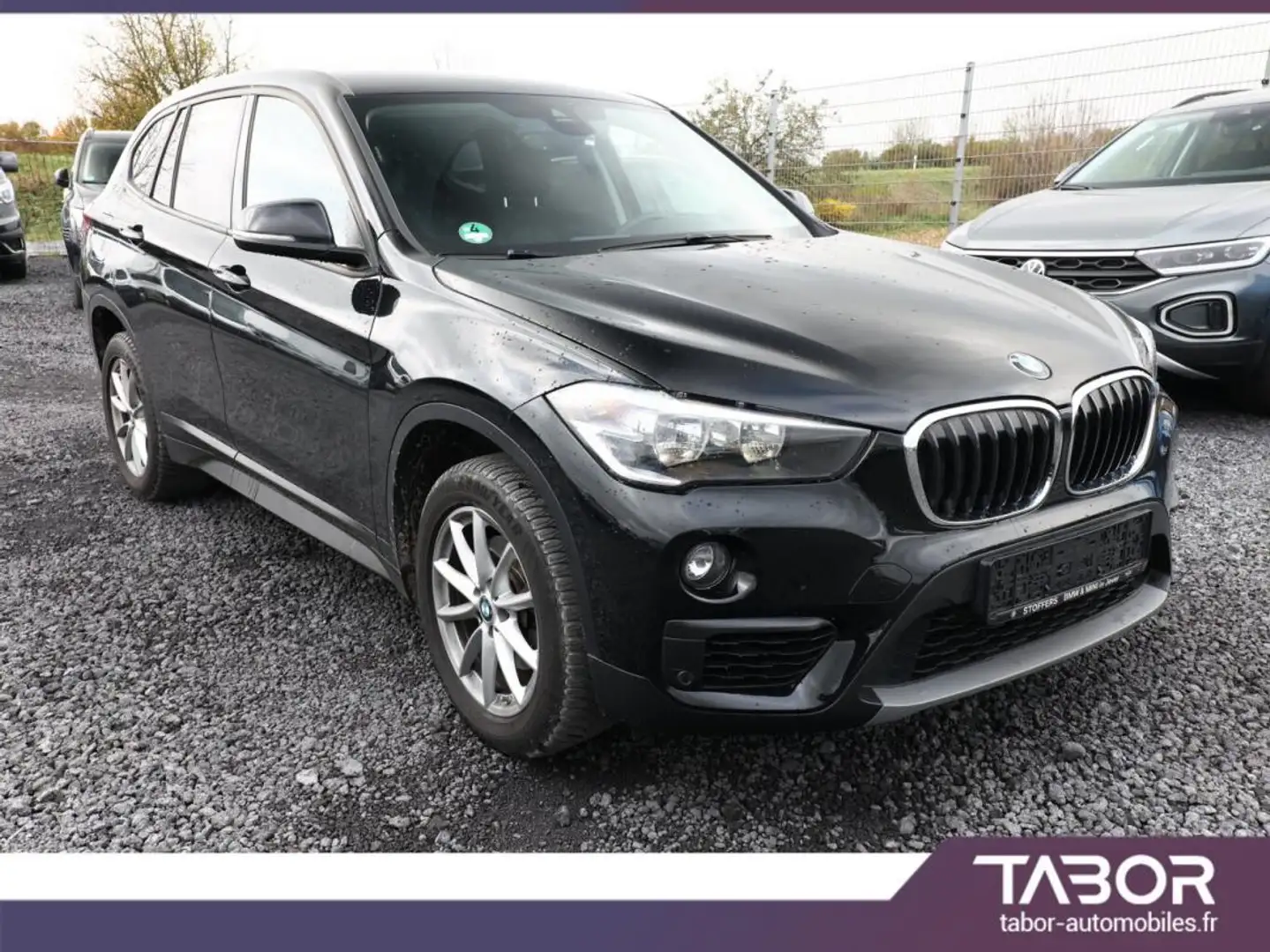 BMW X1 sDrive18i 140 DKG7 Advantage GPS SH PDC Zwart - 2
