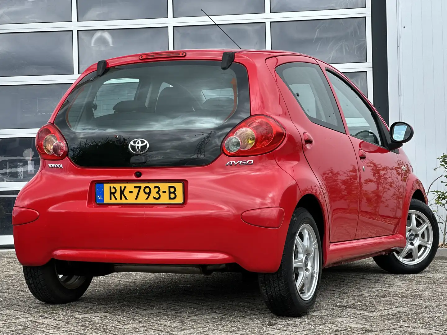 Toyota Aygo 1.0-12V + 68pk | 5-deurs | Elektrische ramen voor Rood - 2