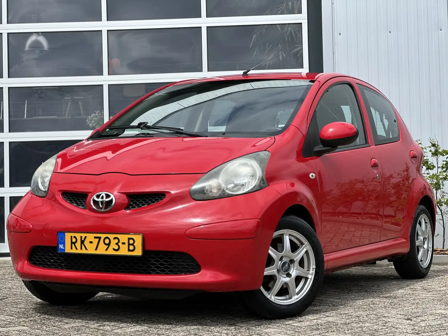 Toyota Aygo 1.0-12V + 68pk | 5-deurs | Elektrische ramen voor Rood - 1