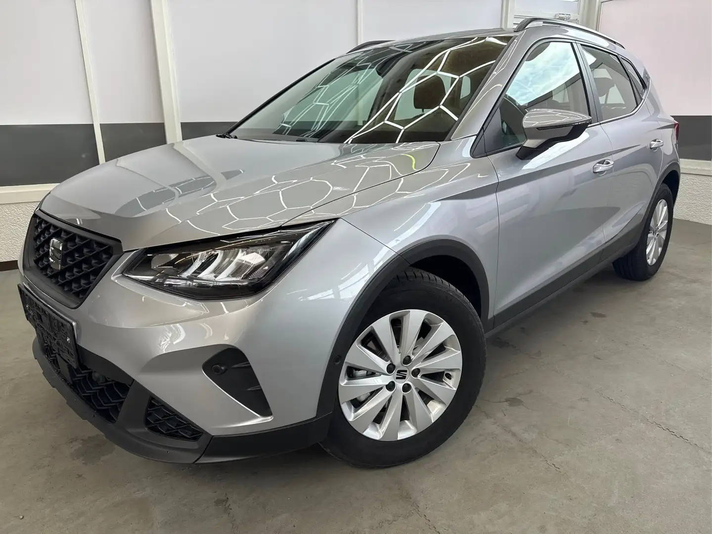 SEAT Arona STYLE 1.0 TSI RFK PDC v+h SHZ KLIMAAUTOMATIK TE... Argento - 1