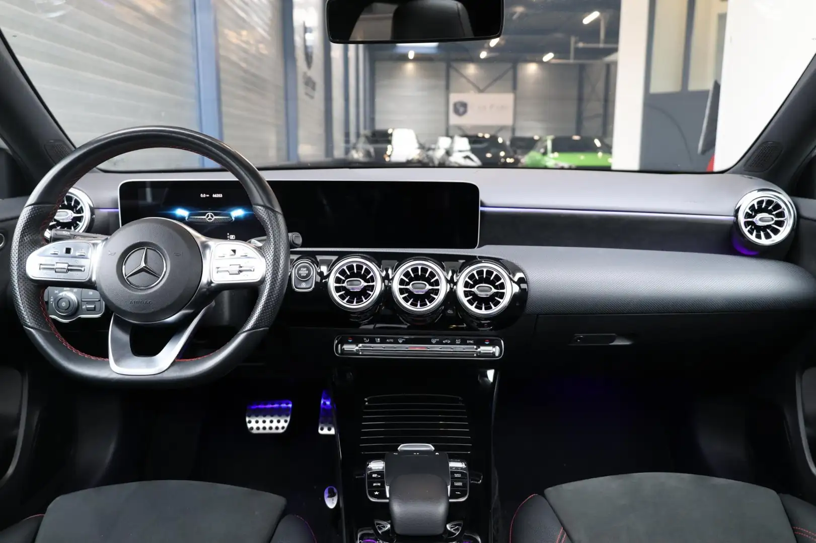 Mercedes-Benz A 35 AMG 200 LED/VIRTUAL/SFEER/PANO/HALF LEDER+S.VERWARMING Wit - 2