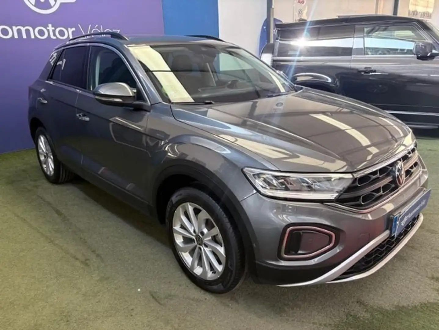 Volkswagen T-Roc 2.0TDI Life 85kW Gris - 1