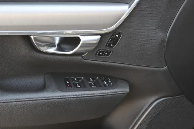 Volvo S90 view 14