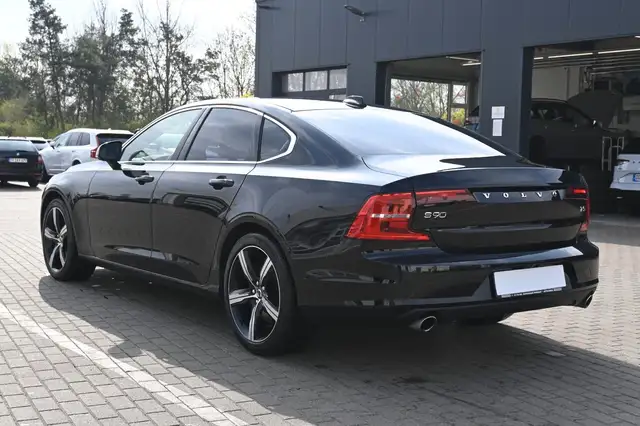 Volvo S90 view 4