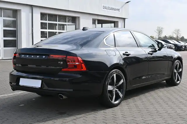 Volvo S90 view 6