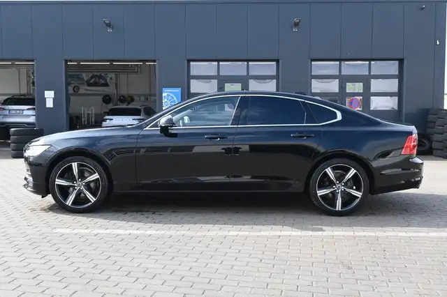 Volvo S90 view 3