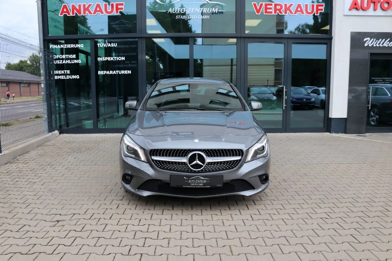 Mercedes-Benz CLA 180 Urban Sport Navi Klima SHZ Bi-Xenon Grau - 2