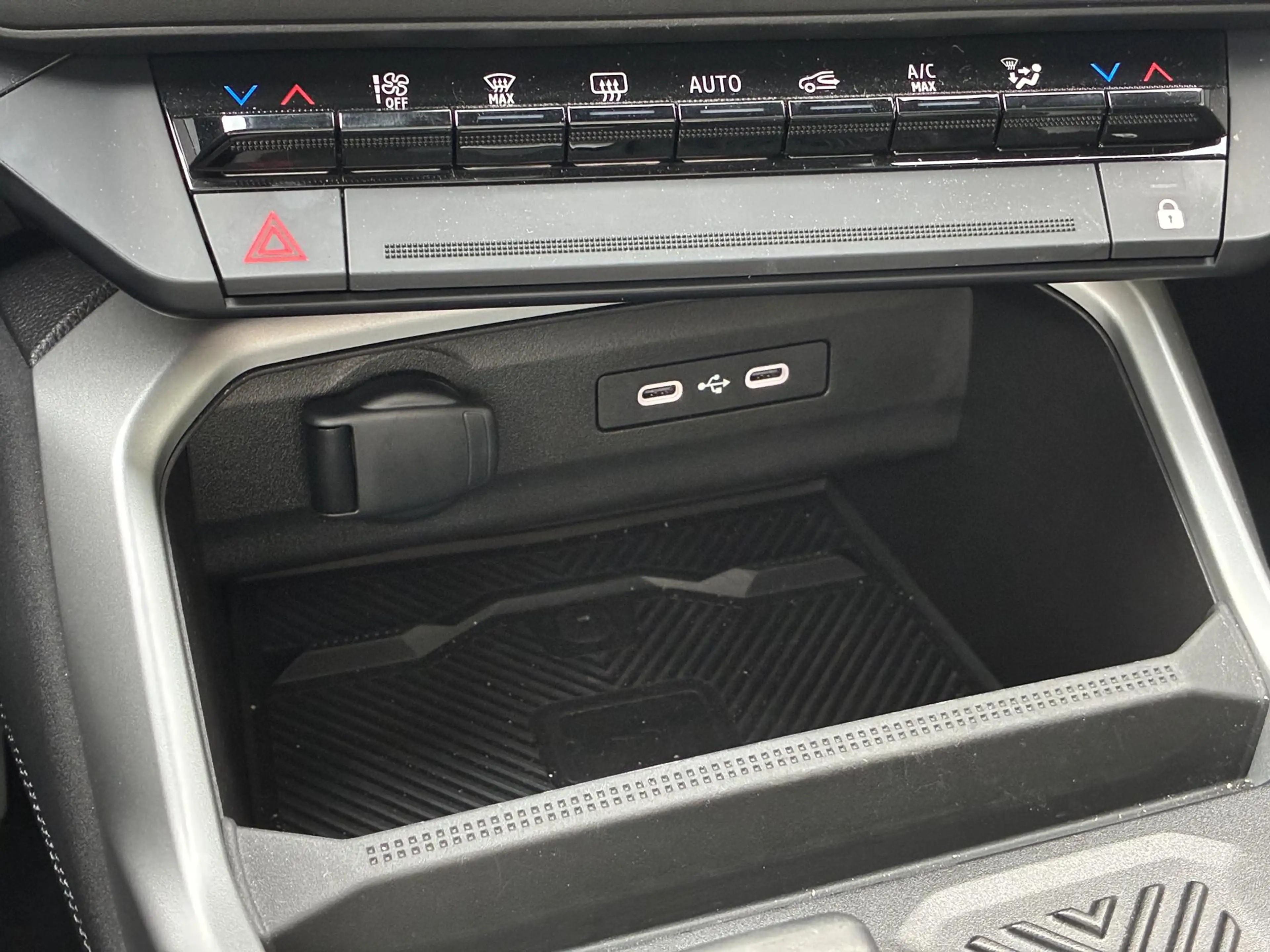 Dacia Bigster 1.8 Hybrid 155 Extreme | Stoelverwarming | Apple c — photo 13