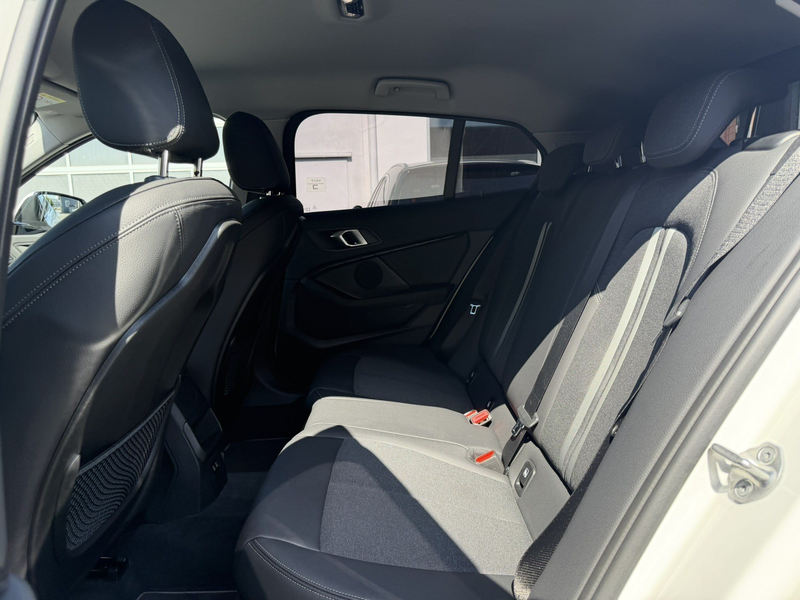 BMW 118 i Sport Line LiveCockpit Prof LED ActiveGuard+ — photo 18