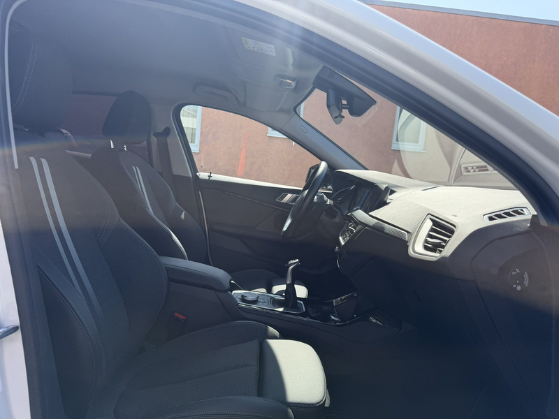 BMW 118 i Sport Line LiveCockpit Prof LED ActiveGuard+ — photo 17