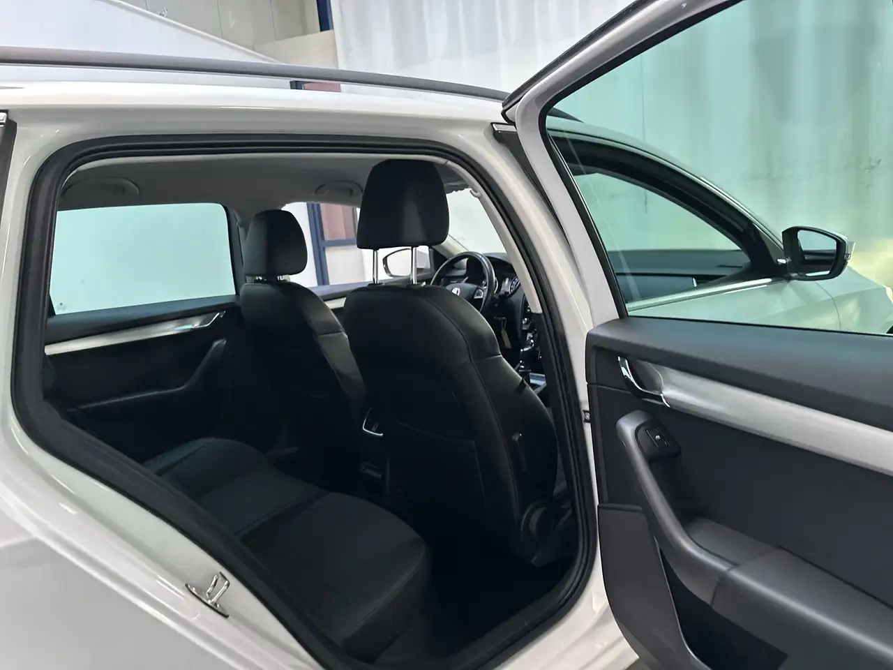 Skoda Octavia Combi 1.5 TSI 150pk DSG Greentech Business Edition, миниатюра 17