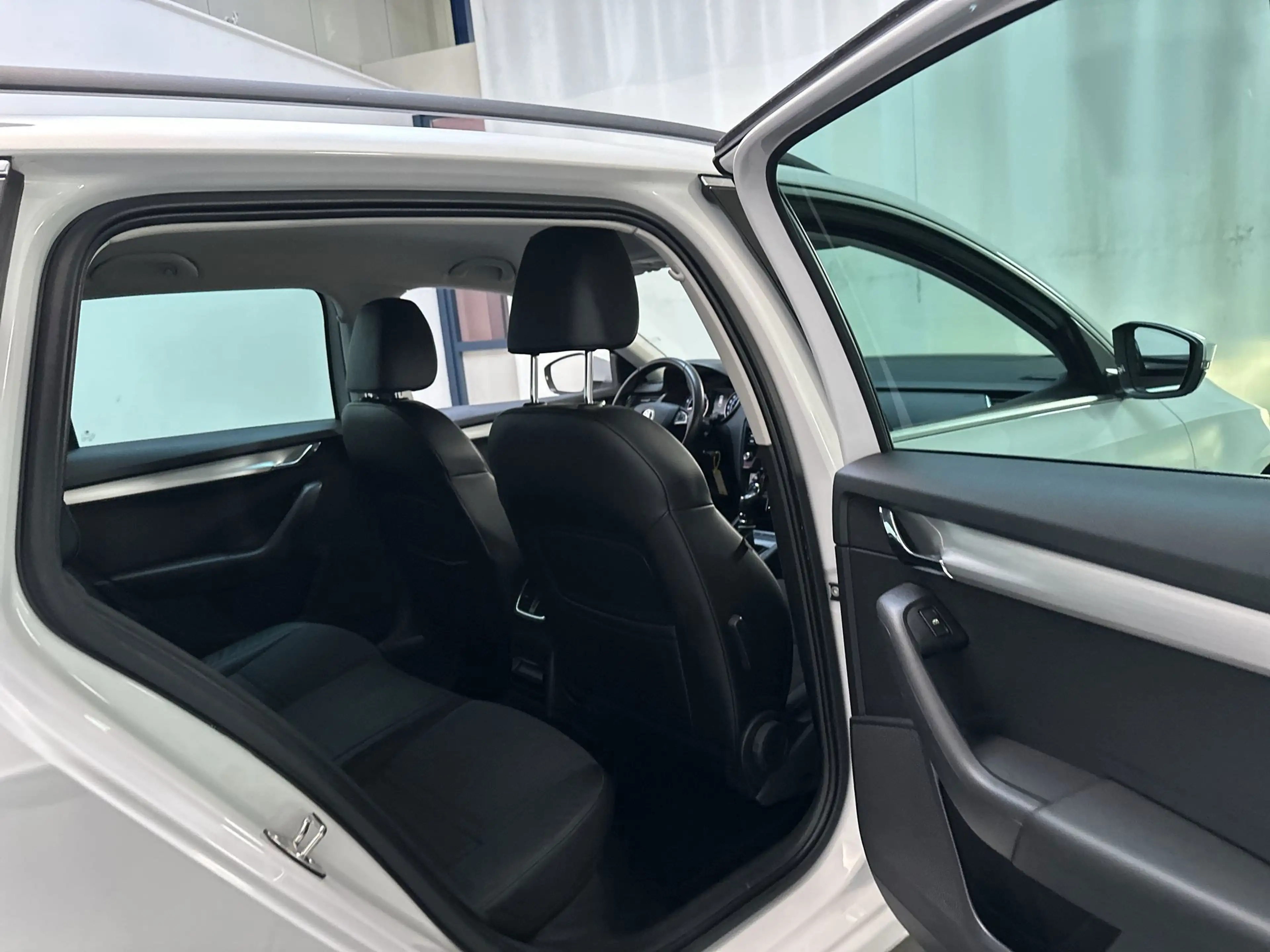 Skoda Octavia Combi 1.5 TSI 150pk DSG Greentech Business Edition — photo 17