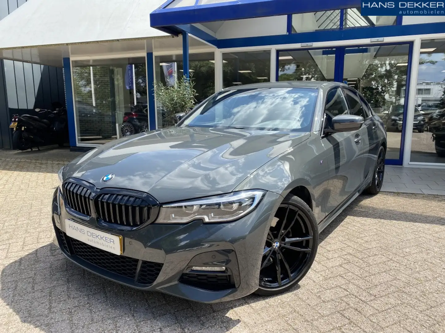 BMW 320 3-serie 320i Business Ed. siva - 1