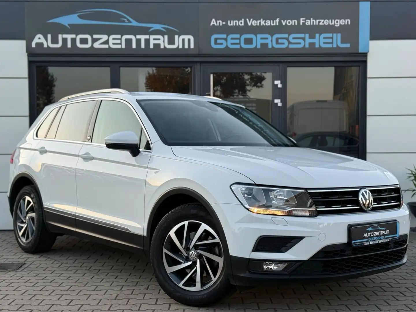 Volkswagen Tiguan Sound/ACC/AHK/PDC/CarPlay/1-Hand/SHZ Weiß - 1
