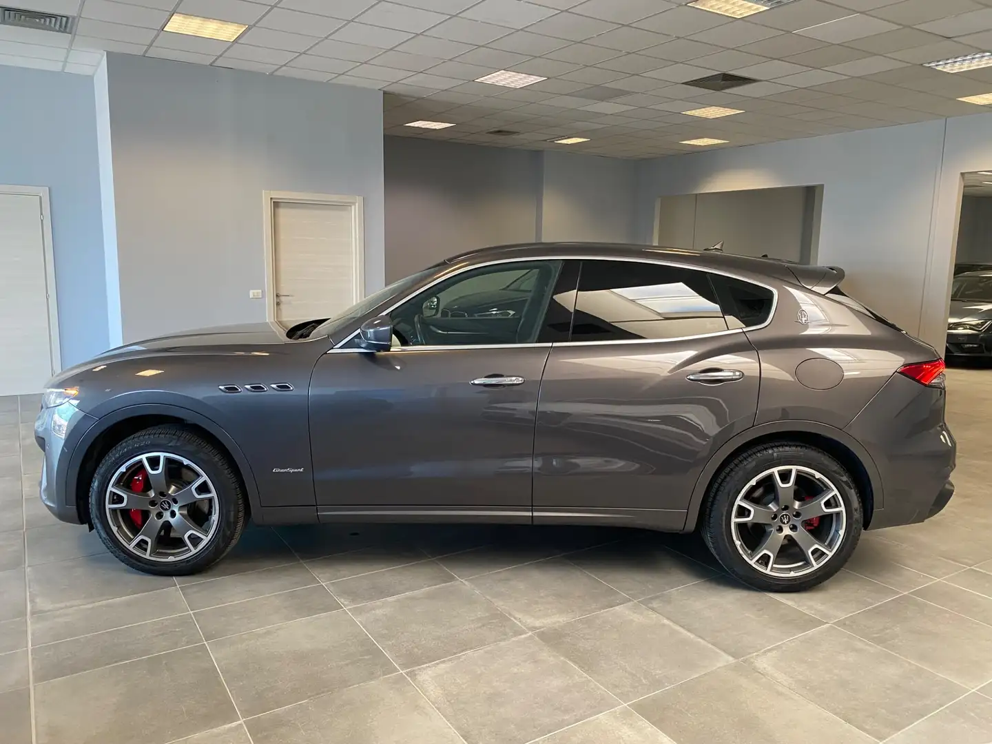 Maserati Levante V6 AWD Gransport Grigio - 2