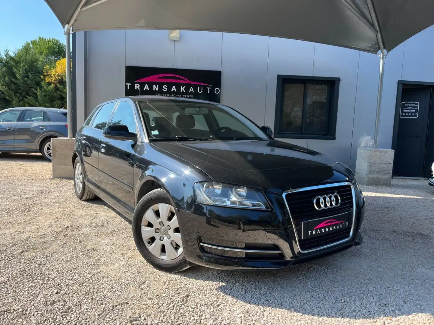 Audi A3 1.6 TDI 105 FAP Ambition Luxe Noir - 1