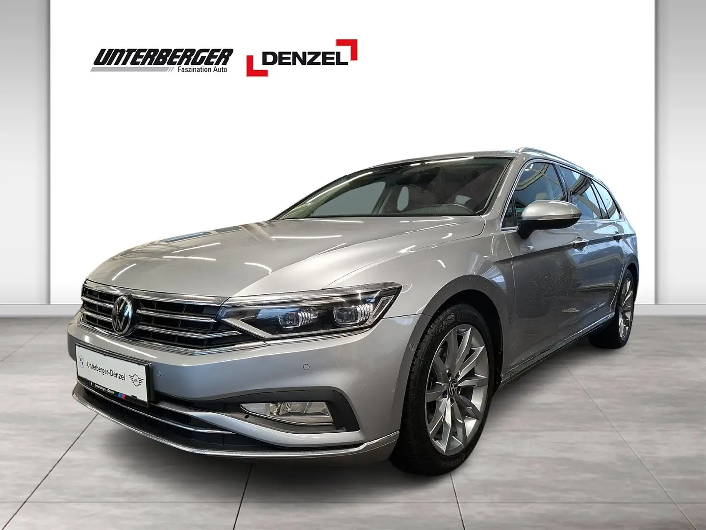 Volkswagen Passat Kombi Diesel (CB) Passat Variant Elegance 2,0 SCR Silber - 1