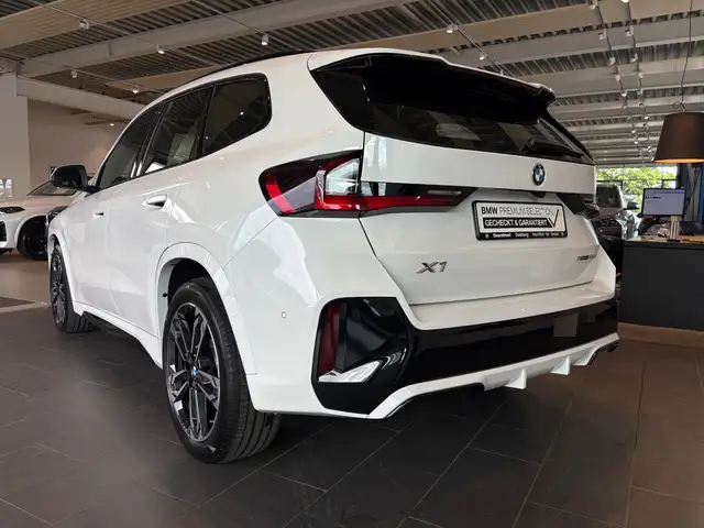 BMW X1 view 5