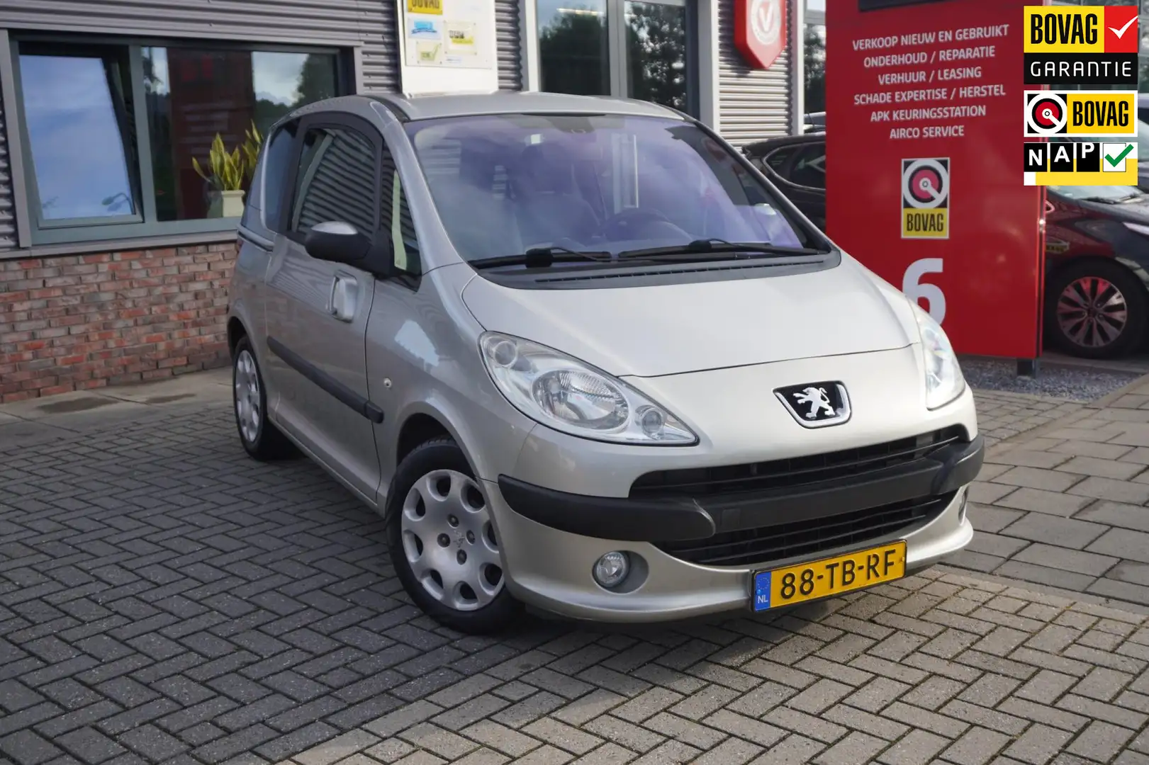 Peugeot 1007 1.4 Urban / Elek. Schuifdeuren / Radio / Airco Gris - 1