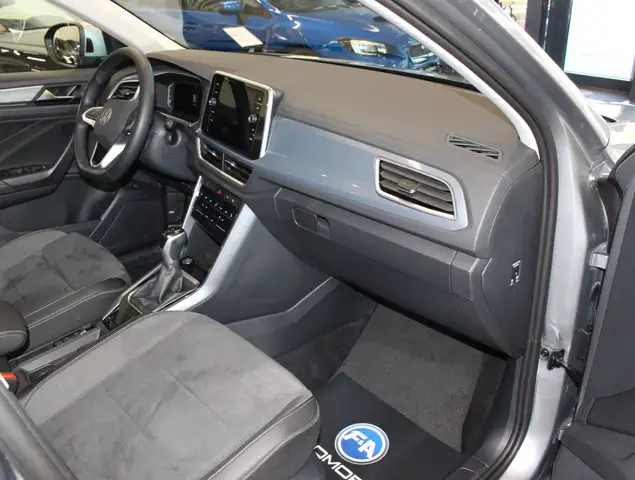 Volkswagen T-Roc view 10