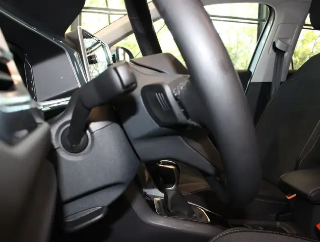 Volkswagen T-Roc view 14