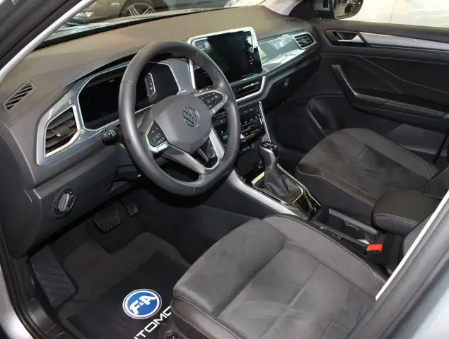 Volkswagen T-Roc view 13
