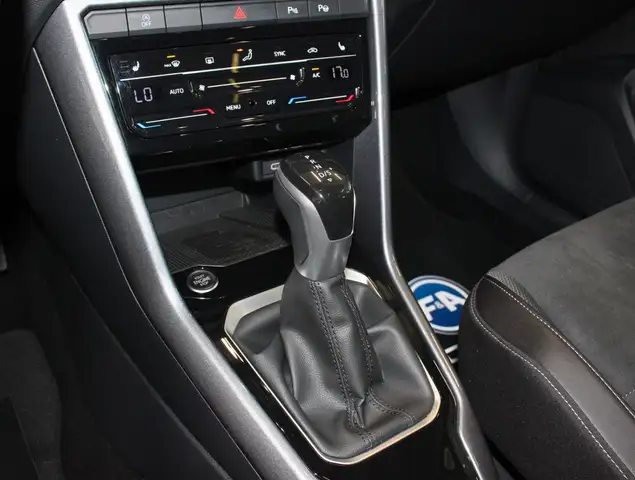 Volkswagen T-Roc view 15