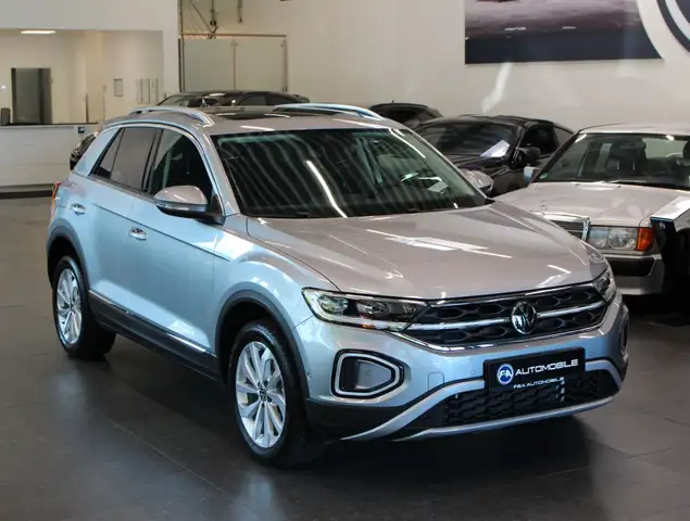 Volkswagen T-Roc view 2