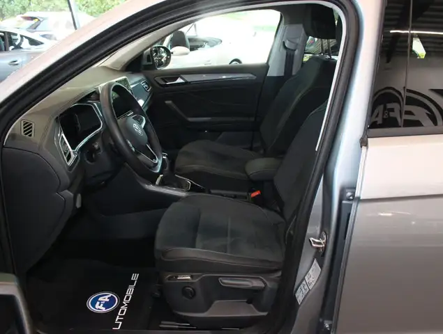 Volkswagen T-Roc view 12