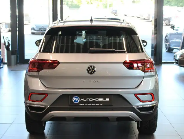 Volkswagen T-Roc view 6