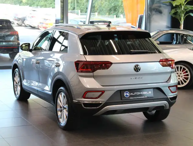 Volkswagen T-Roc view 4