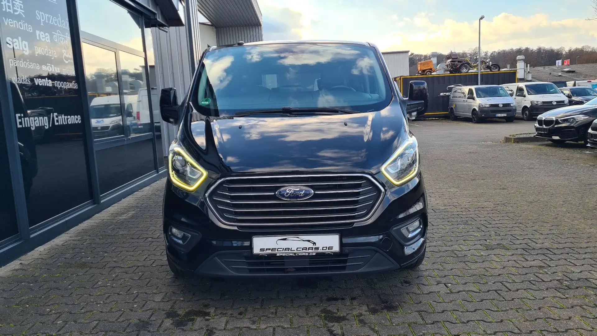 Ford Tourneo Custom - 8 Sitzer - Leder - Navi - AHK Schwarz - 2