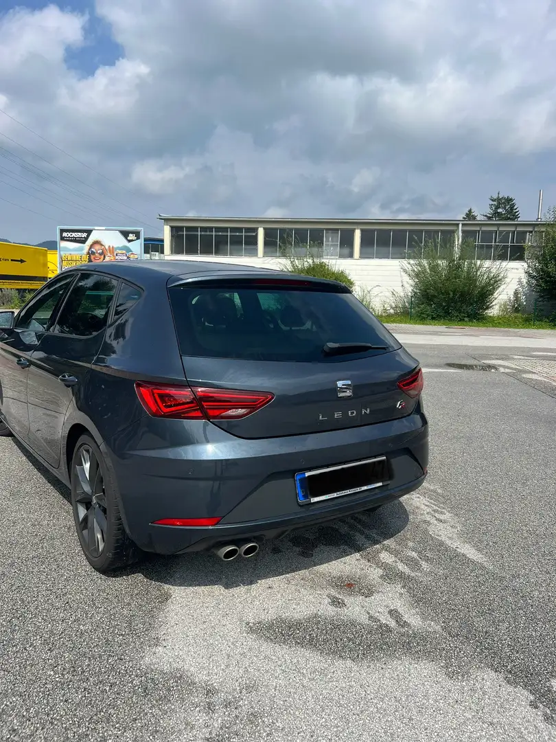 SEAT Leon 1.5 TSI ACT OPF FR Black Matt Edition Grau - 2