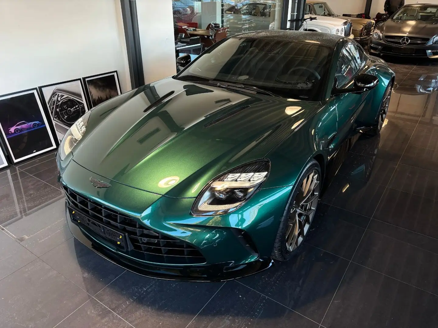 Aston Martin V8 Coupe Verde - 2