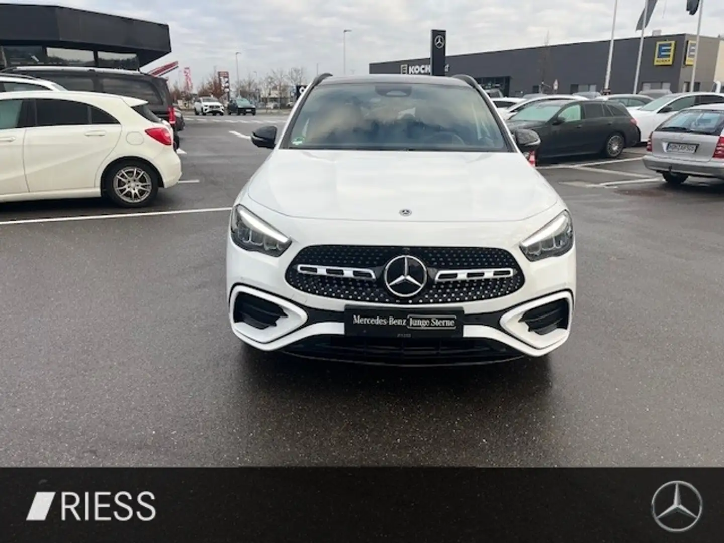 Mercedes-Benz GLA 200 d 4M AMG Sport Night Distr AHK Pano 360 Weiß - 2