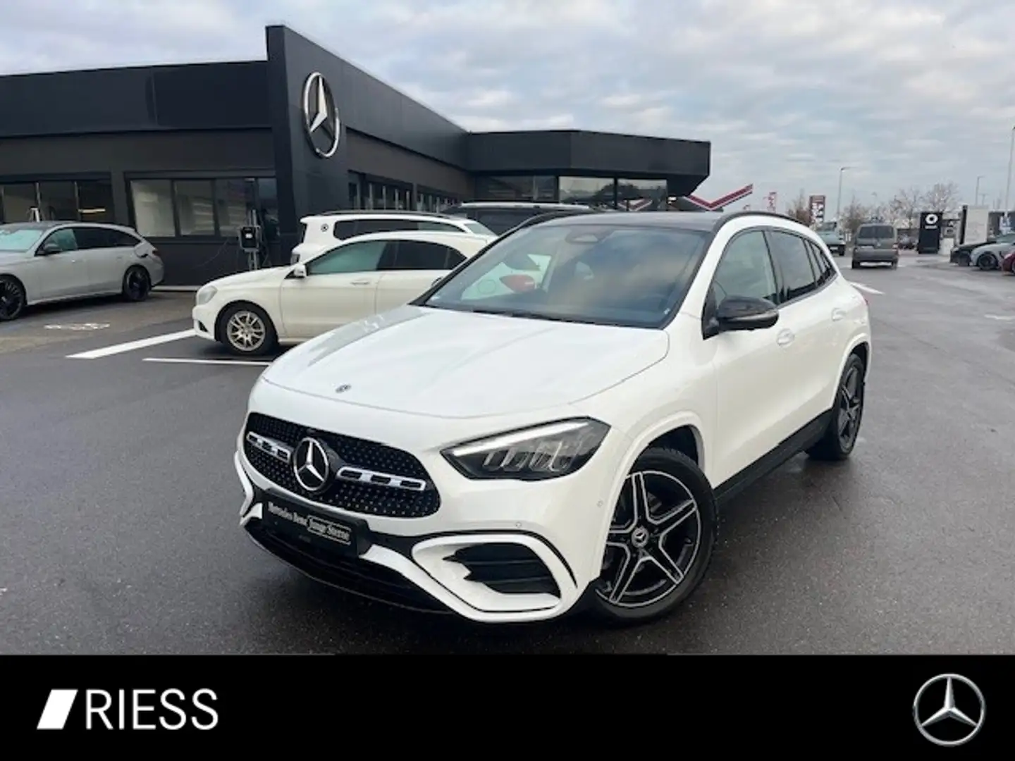 Mercedes-Benz GLA 200 d 4M AMG Sport Night Distr AHK Pano 360 Weiß - 1