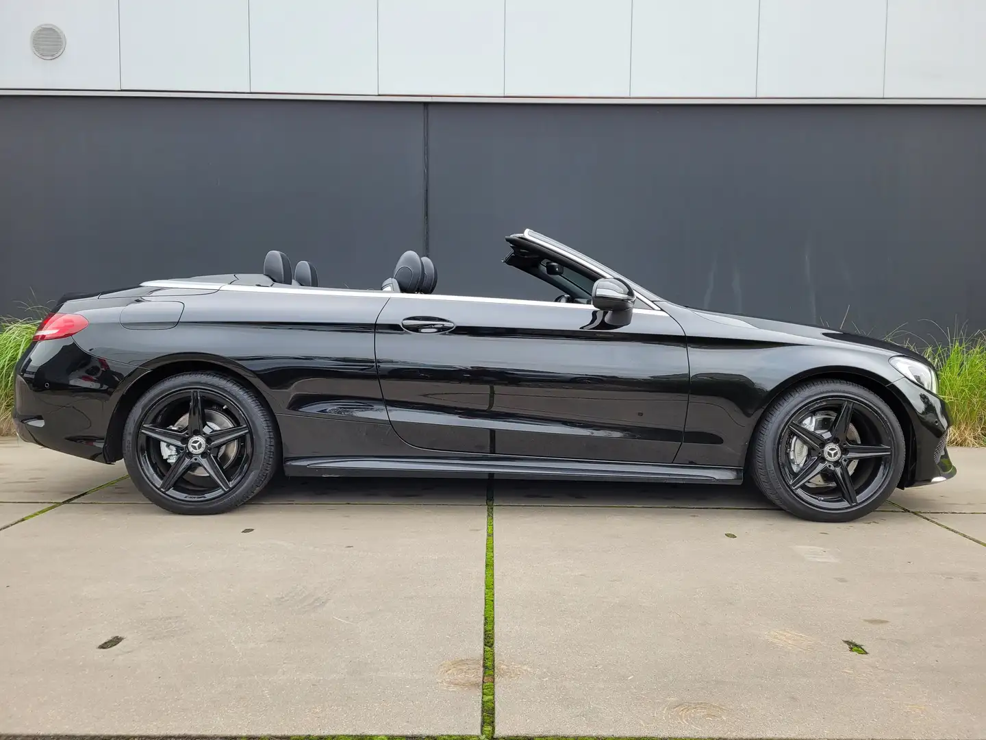 Mercedes-Benz C 180 *CABRIO*AMG LINE*AIRSCARF*FULL LED*LEDER-ALCANTARA Zwart - 2