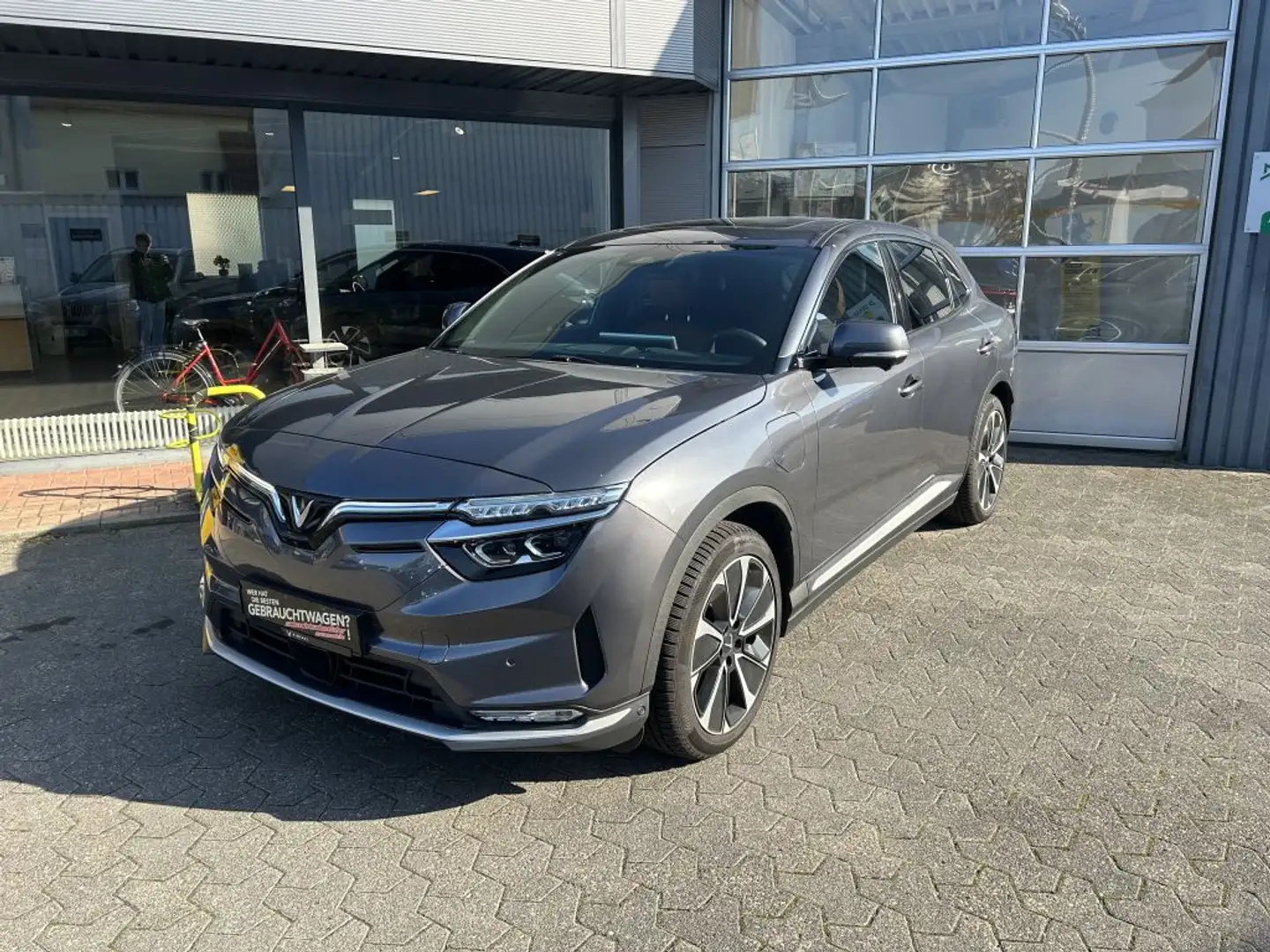VinFast VF 8 VF8 PLUS Grau - 2