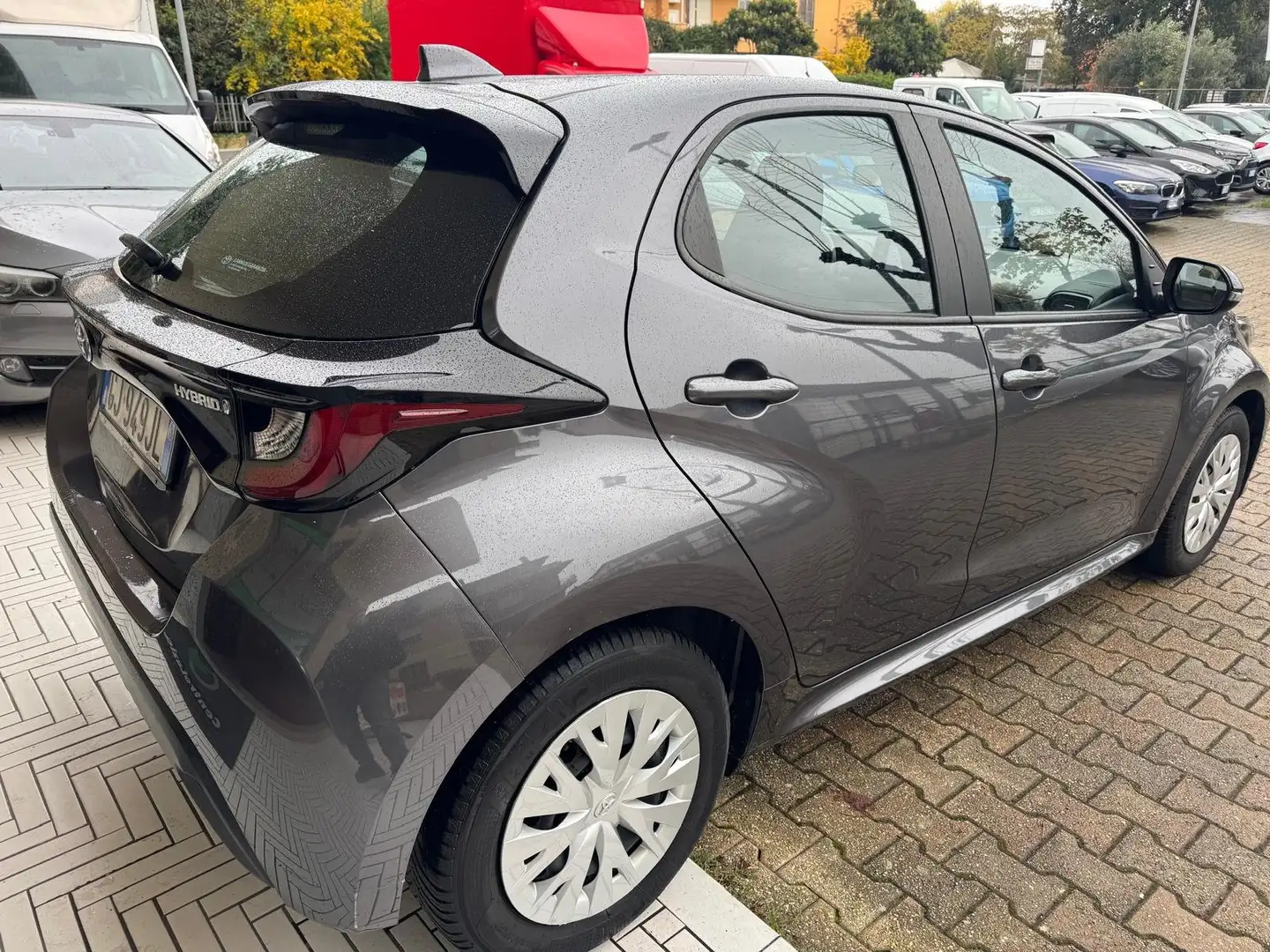 Toyota Yaris Yaris IV 2020 1.5h Business Grigio - 2