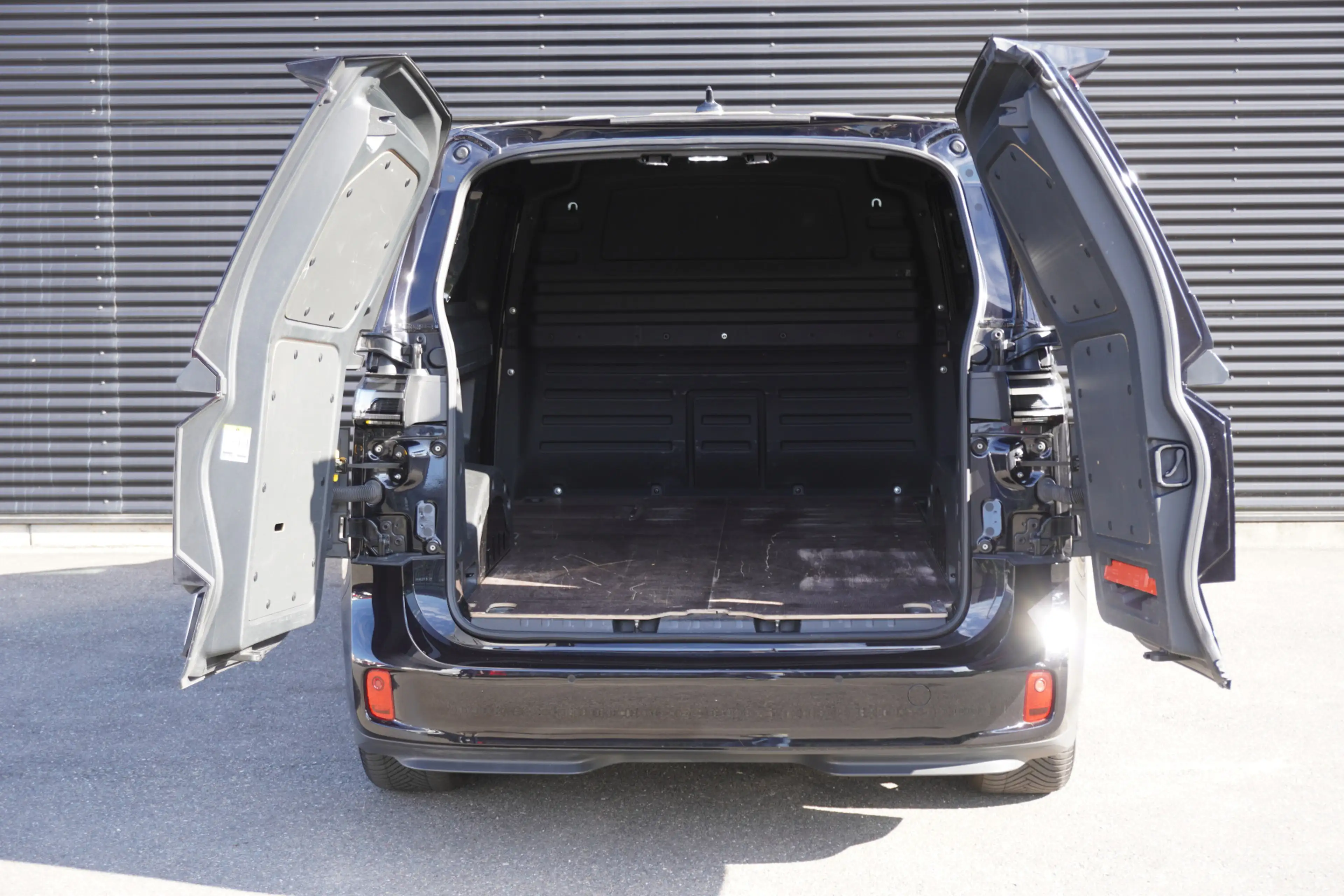 Volkswagen ID. Buzz Cargo 77 kWh 204pk IQ Light Apple carplay camera Parkeer — photo 3