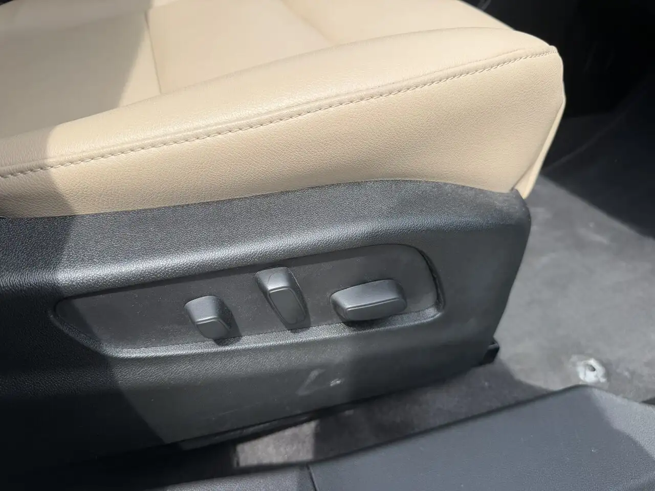 Cadillac XT4 снимка Cadillac XT4