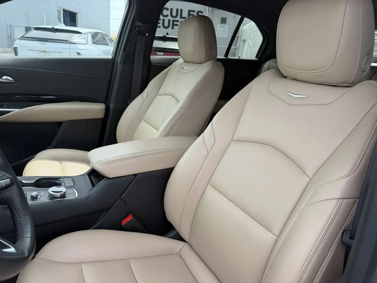 Cadillac XT4 снимка Cadillac XT4