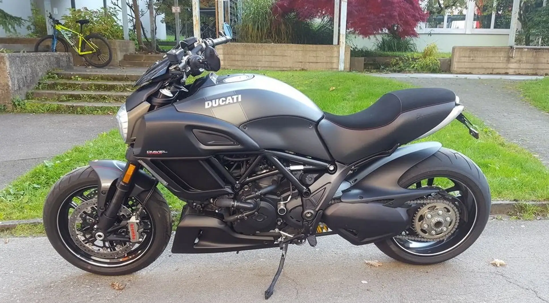 Ducati Diavel 1200 Carbon Schwarz - 2