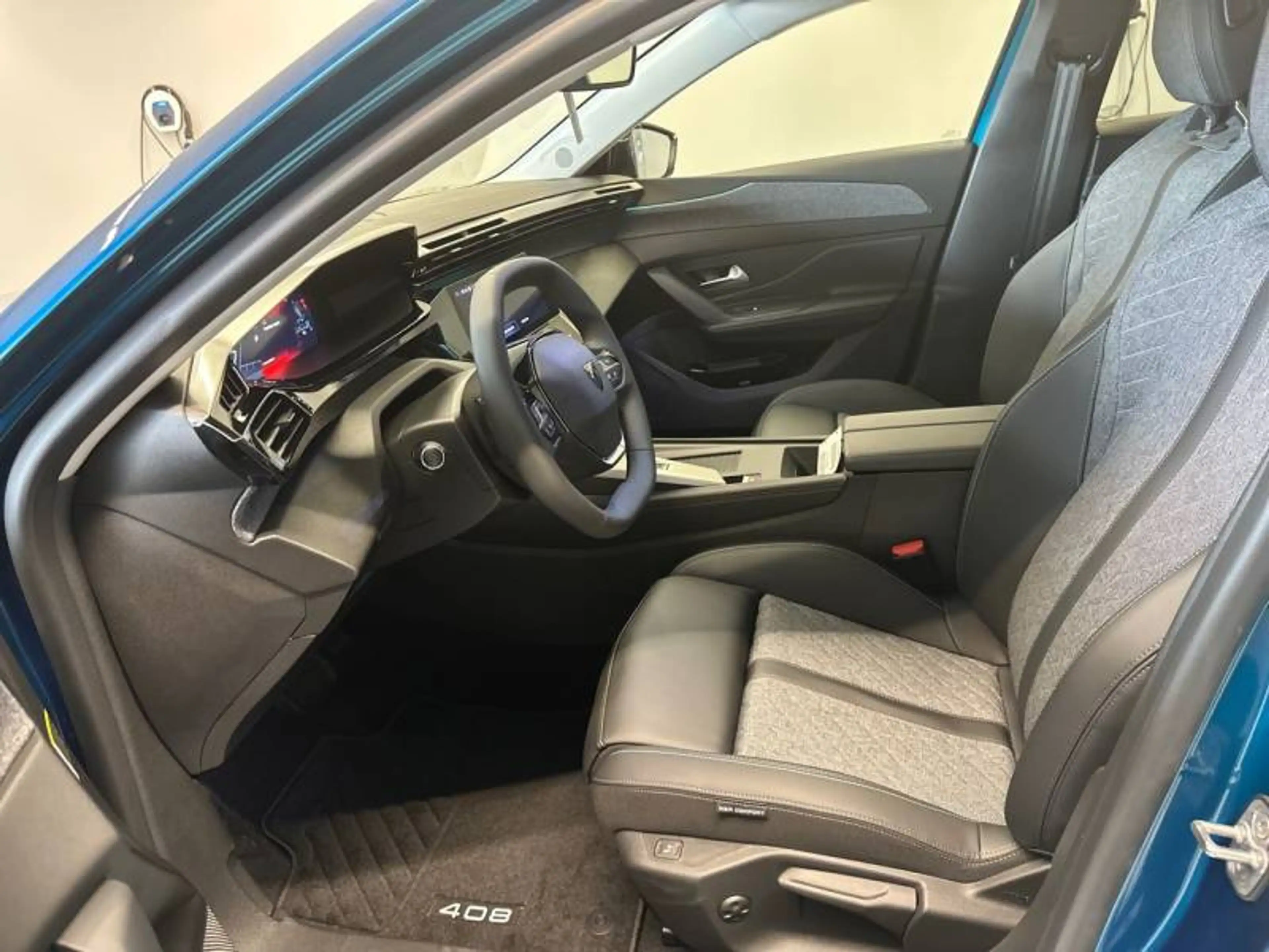 Peugeot 408 1 1.2 PureTech 130 S&S EAT8 Allure — photo 9