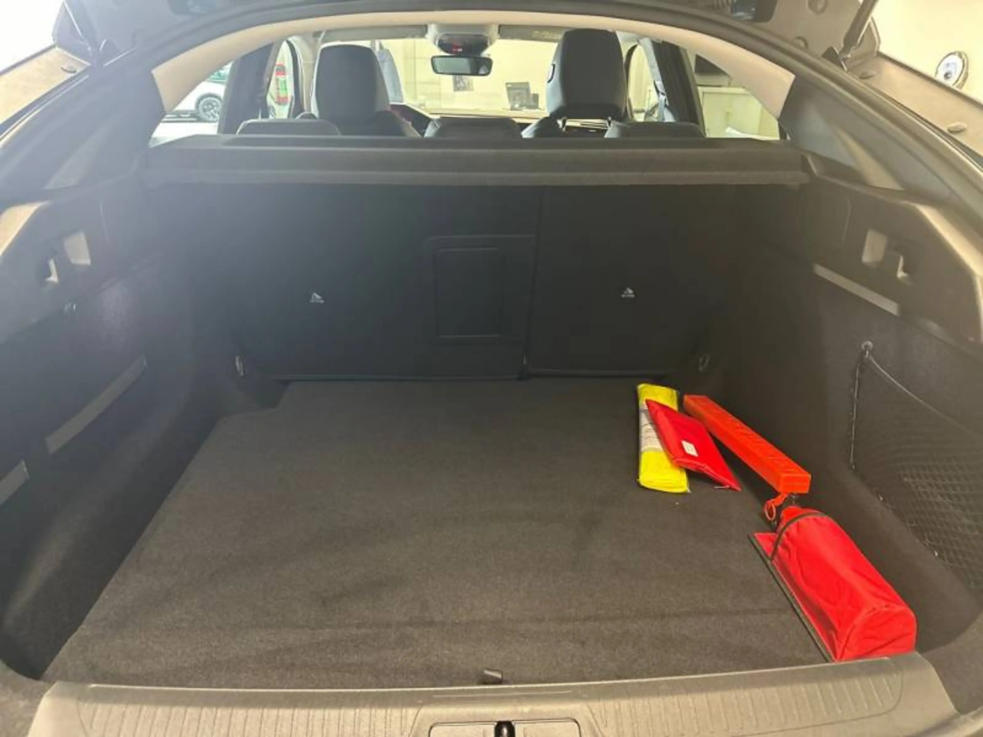 Peugeot 408 1 1.2 PureTech 130 S&S EAT8 Allure — photo 6