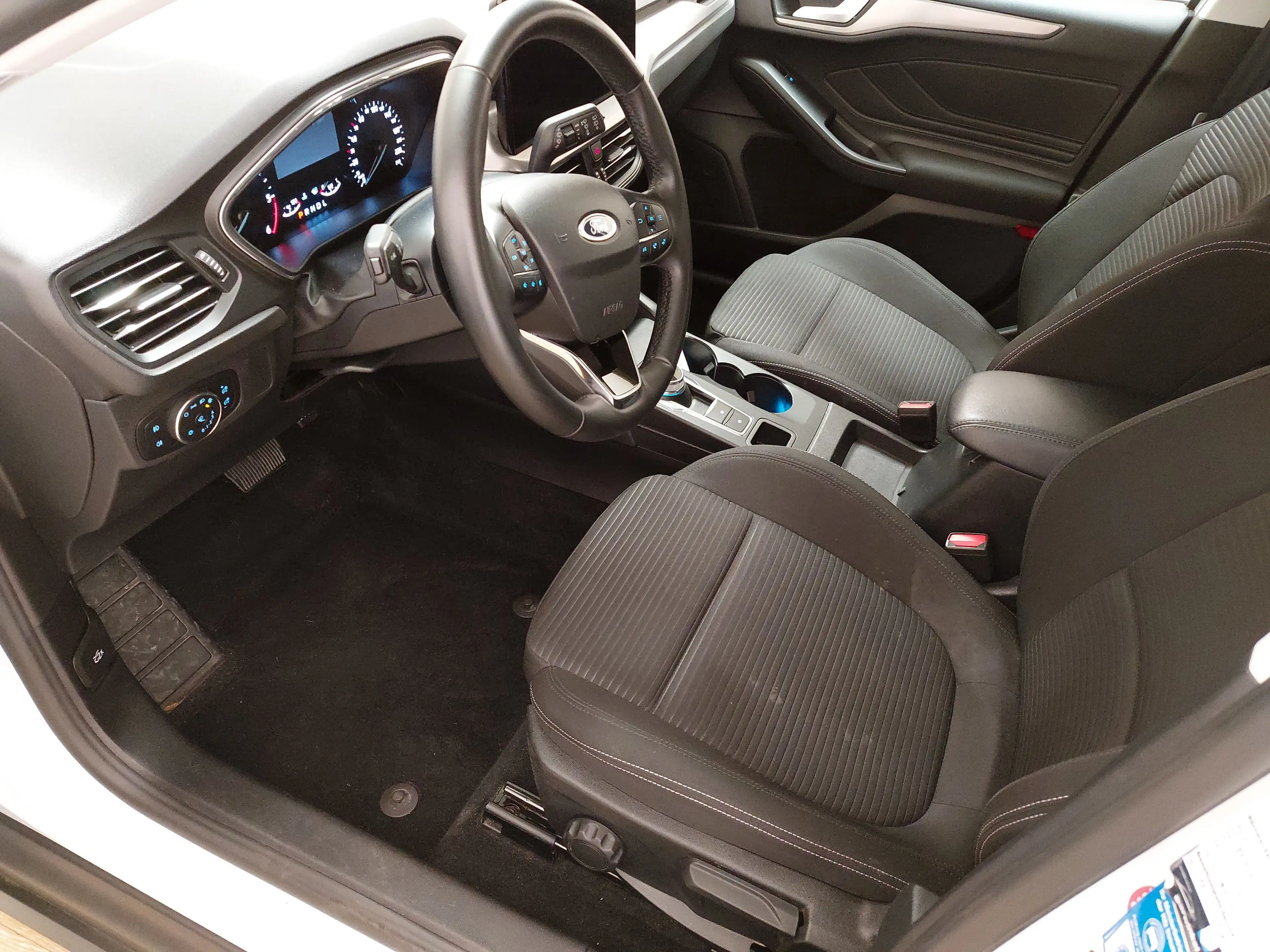 Ford Focus Turnier 1.5 EB Titanium NAVI LED DAB PDC — photo 6