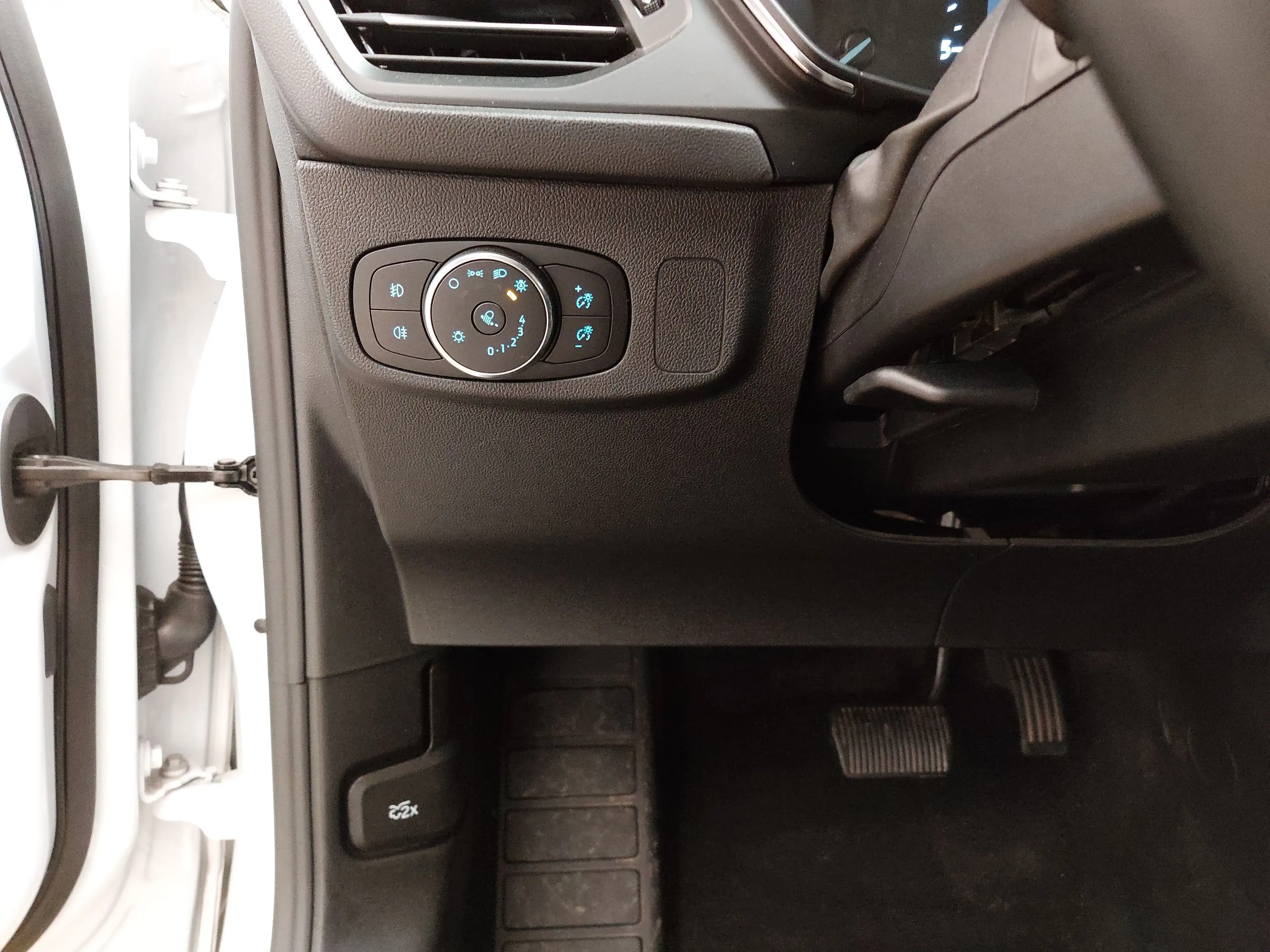 Ford Focus Turnier 1.5 EB Titanium NAVI LED DAB PDC — photo 7