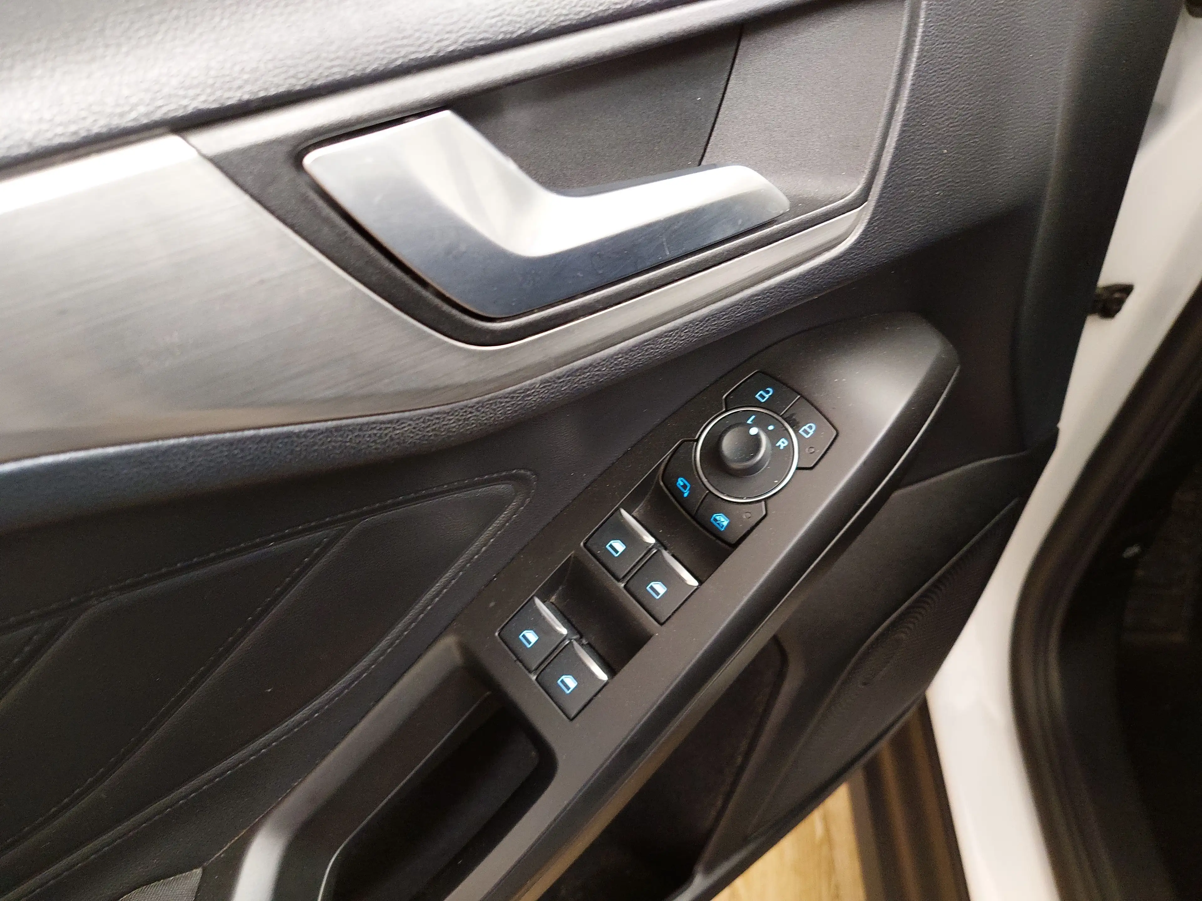 Ford Focus Turnier 1.5 EB Titanium NAVI LED DAB PDC — photo 5
